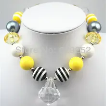 10 шт. в партии Желтый Прекрасный многоцветный Коренастый Bubblegum Дети Цепочки и ожерелья Pearl Бусины cb069