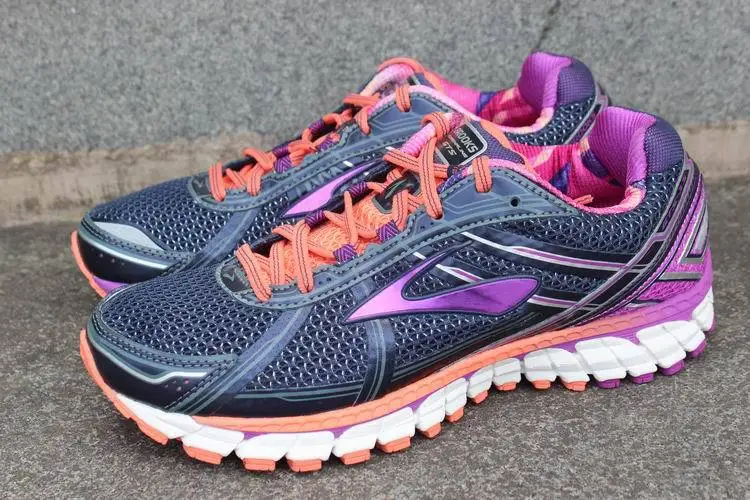 brooks purple running shoes