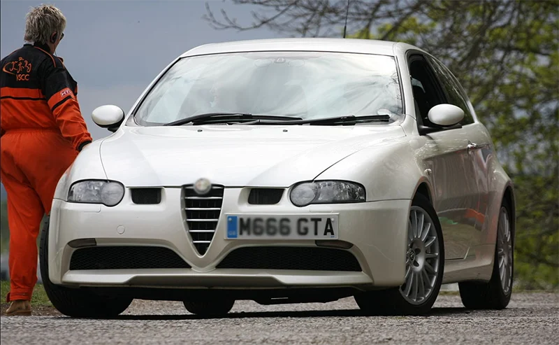 Для Alfa Romeo 147 2000-04 галогенный головной светильник белый и янтарный двойной цвет хлопок комплект светодиодов «глаза ангела» halo Кольцо DRL указатель поворота светильник