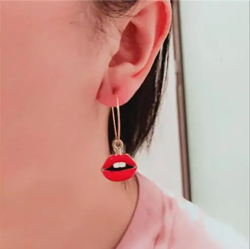 

e 1266 New exclusive exaggerated red lips ladies earrings geometric lip-shaped alloy earrings ladies hip hop nightclub dancers j