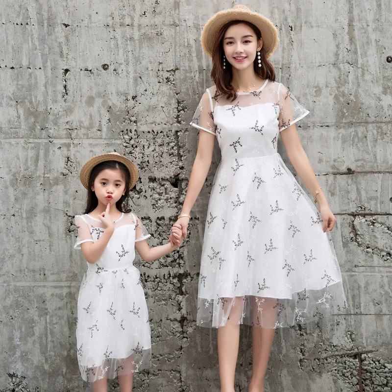 Family Matching Dresses Mom Daughter Clothing Summer Slim Dress 2019 Slim Lace Dress Daughter Mother Clothing Happy