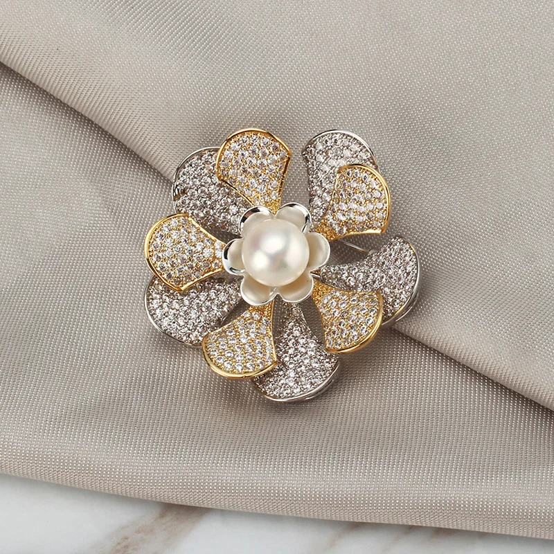 

Crystal Flower Style Brooches for Women Natural Pearl Rhinestone Brooch Lapel Pins Jewelry for Female Wedding Scarf Accessories