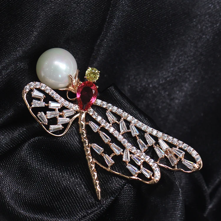 

Three-dimensional set stone brooch inlaid artificial pearl pin men and women with the same paragraph