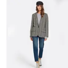 Женская шерстяная куртка в клетку с отворотами на одной пуговице