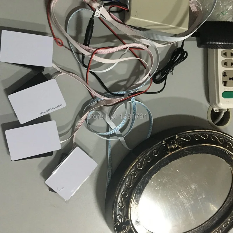 Четыре ic rfid карты триггера волшебное зеркало Опора diy вечерние реквизит Takagism игры реальная жизнь escape комната игры Реквизит