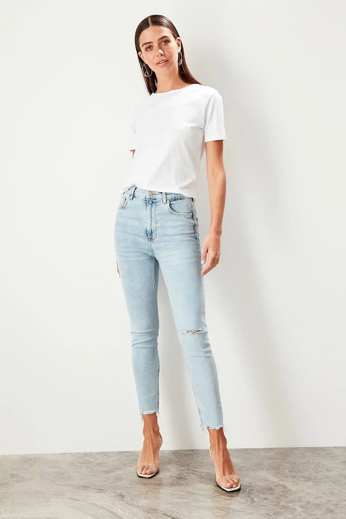Trendyol Mavi Ripped Detailed High Waist Skinny Jeans TWOSS19KN0021 |