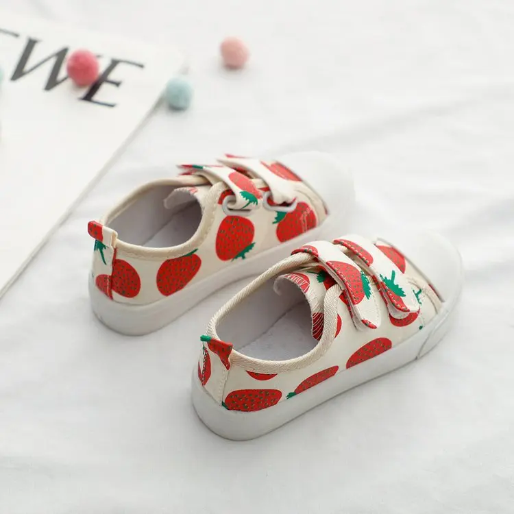 Hook and Loop Canvas Girls Shoes Cut Strawberry Cartoon Loafers Girl Summer Casual Flats Soft Non-slip Sneakers For Children
