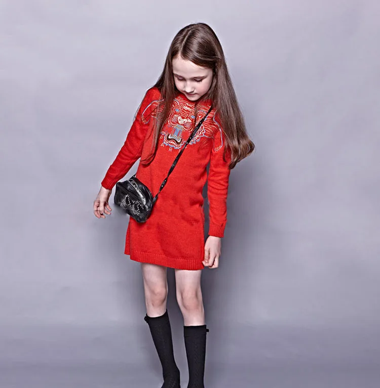 

2019 hot sale mommy and baby girl sweater O-Neck sweater for girl Embroidery kersttrui sweater children toddler sweater dress