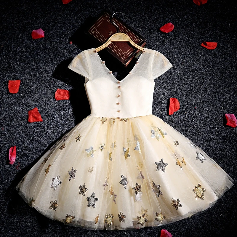 белое платье звездочки. детское платье со звездочками. белое платье звездочки. звезда на голову на утренник. платье со звездами детское.