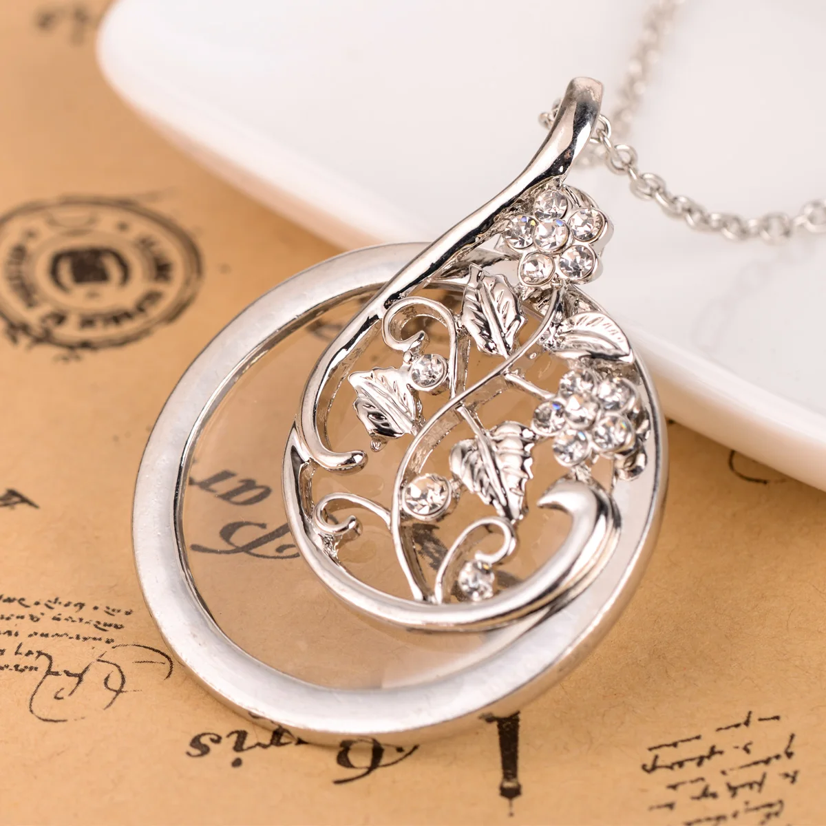 Retro Antique Statement Necklace Shellhard Crystal Cat Magnifying Glass Pendant Long Chain Necklace Fashion Jewelry For Women