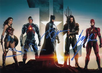 

signed Justice League autographed original group photo 7 inches free shipping 012018E