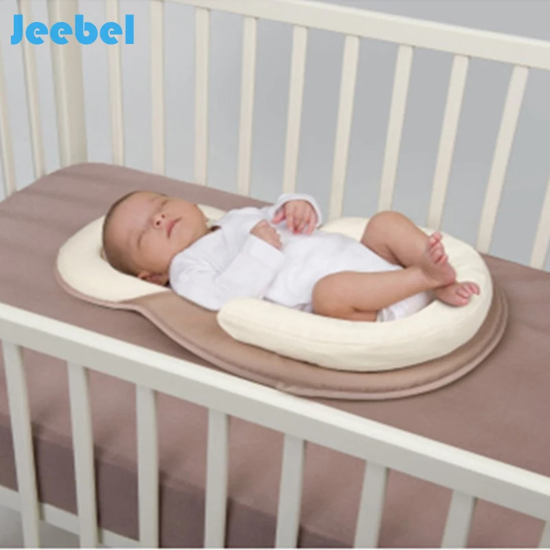 детский матрасик в люльку. бортики в кровать для новорожденных. кровать для ребенка с рождения. положить в кроватку. положить в кроватку.