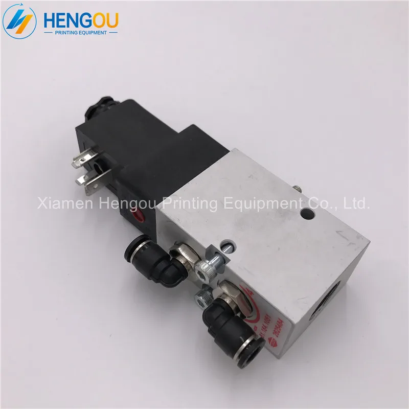 1 Piece free shipping 98.184.1051 Heidelberg Valve 4/2-way valve for SM102 CD102 SM74 SM52 printing machine 61.184.1051 2625484 1 Piece free shipping 98.184.1051 Heidelberg Valve 4/2-way valve for SM102 CD102 SM74 SM52 printing machine 61.184.1051 2625484