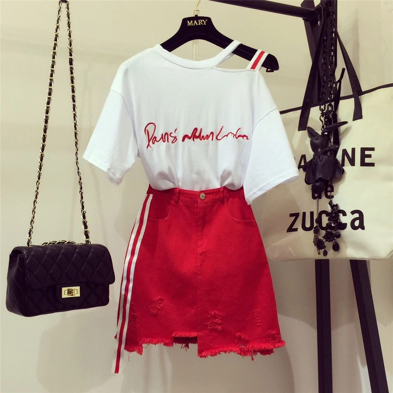 

2019 New Fashion Women Letter Embroidery Strapless T-shirt + Irregular Red Jeans Skirt Two-piece Student Girls Casual Skirt Suit