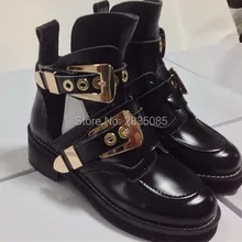 Черные кожаные ботинки с круглым носком на низком каблуке; женские мотоциклетные ботинки с вырезами; Повседневная Винтажная обувь; женские ботильоны с металлической пряжкой