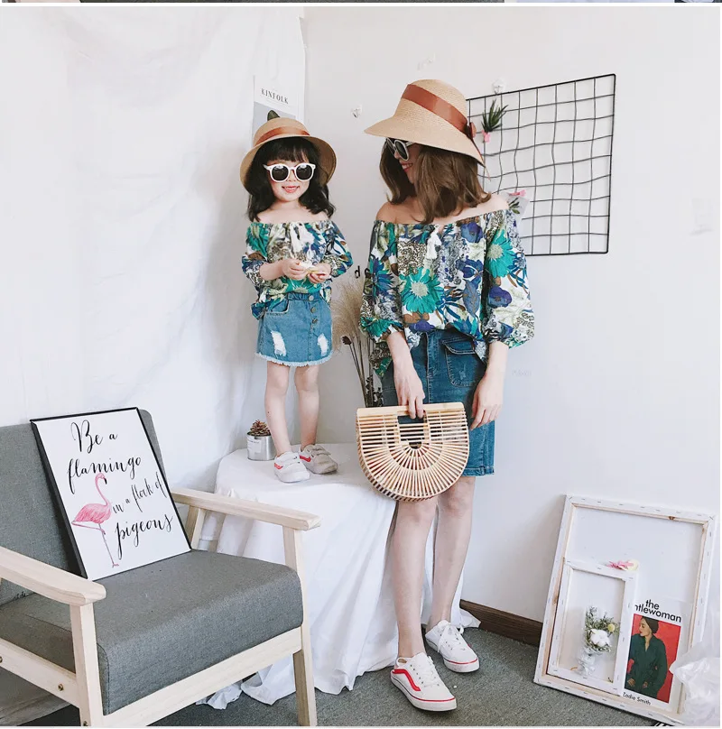 

Family Matching Summer Mother Daughter Long Sleeve T-Shirt Family Look Floral Tshirt Top Clothes Mommy And Me Vacation Clothes