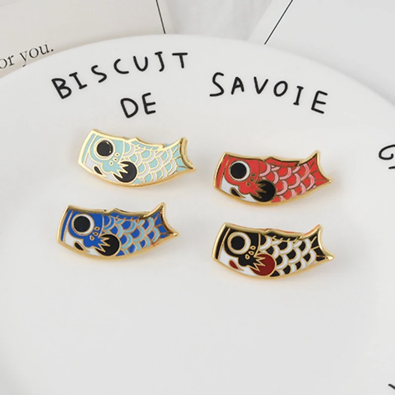 

Cartoon Fish Flag Carp Brooch Japanese Koi Soft Enamel Pin Couples Lovers Badge Cute Animal Collar Brooch Lapel Pin Jewelry Gift
