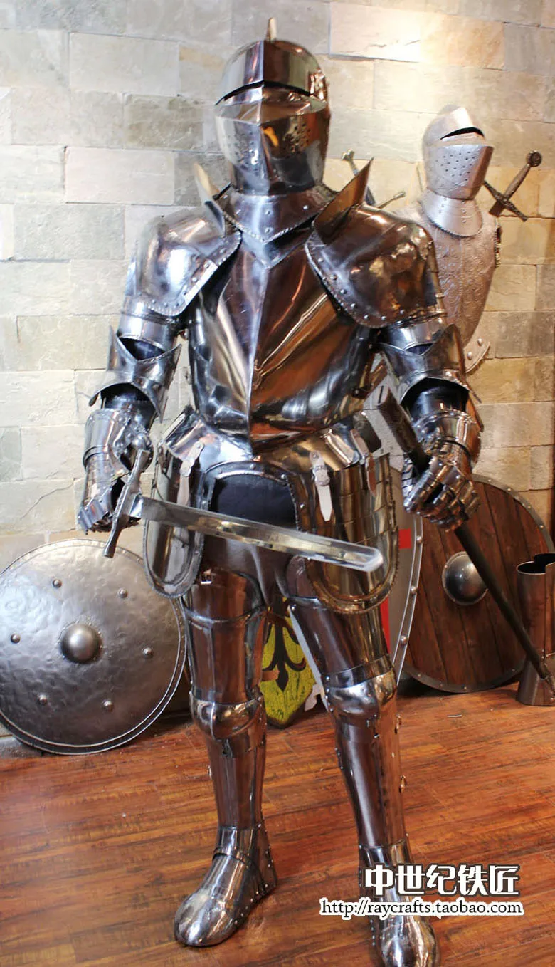 не настоящие доспехи. Larp доспехи викингов. странные рыцарские доспехи. механический самурай. не настоящие доспехи.