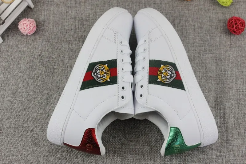

Small white shoes for men and women tiger head dog head snake shoes embroidered single shoes Korean version o