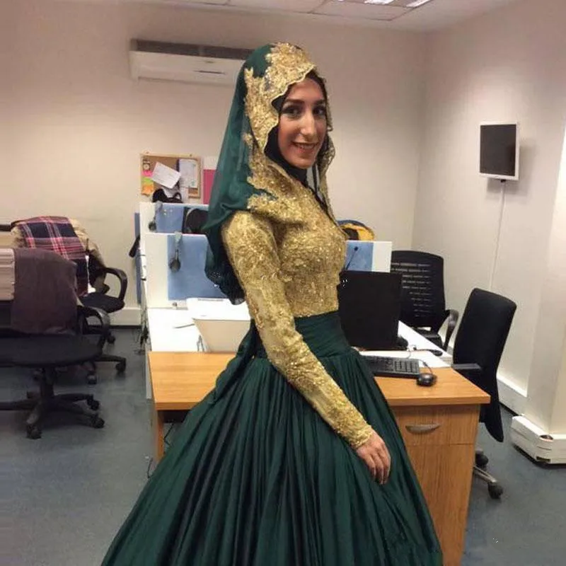 modest-emerald-green-and-gold-muslim-ball-gown-beaded-lace-long-sleeve-evening-dresses-2018-arabic-dubai-party-prom-gowns-vintage-dress_