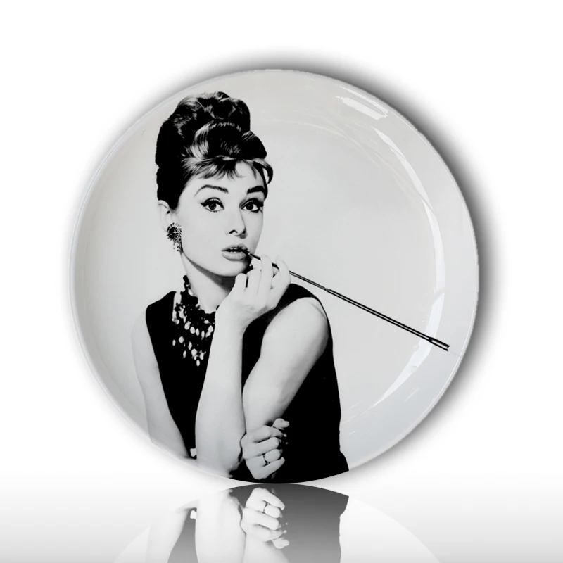 

Audrey Hephurn Painting Decorative Plate Home Wall Hanging Dish Black Color Poster Wall Decor Creative Ceramic Craft Wallpeper