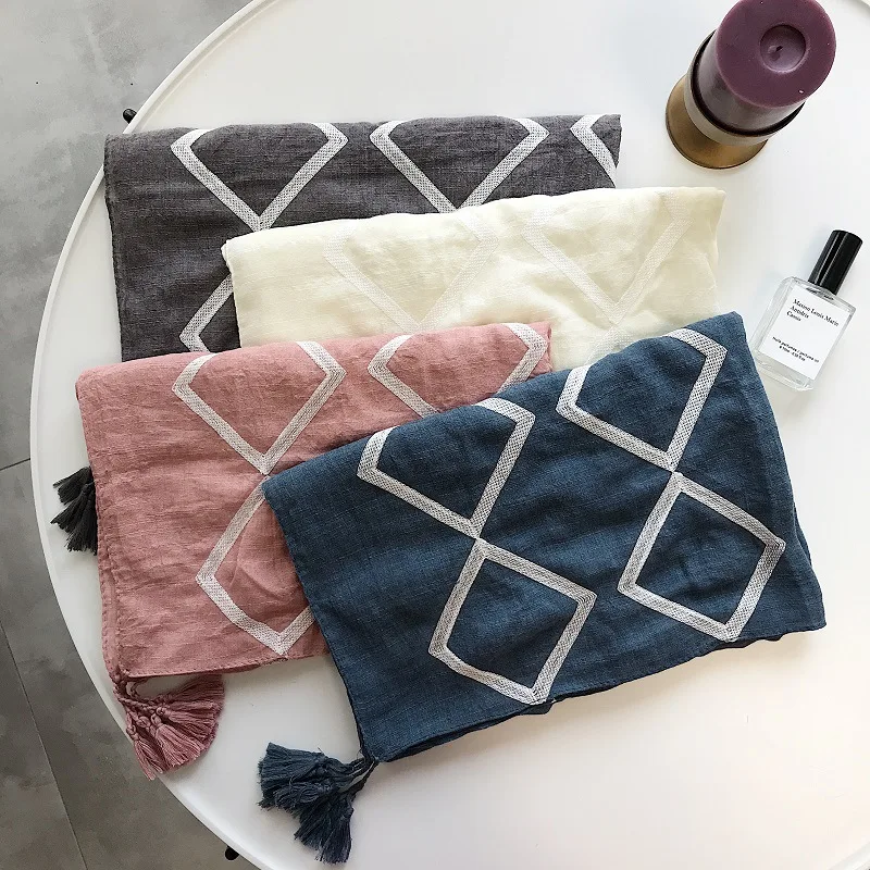 

2018 Fashion Women Geometry Embroidery Pattern Tassel Scarf Rhombus Embroidery Tassel Cotton Shawls Hijab Muffler 10pcs/lot