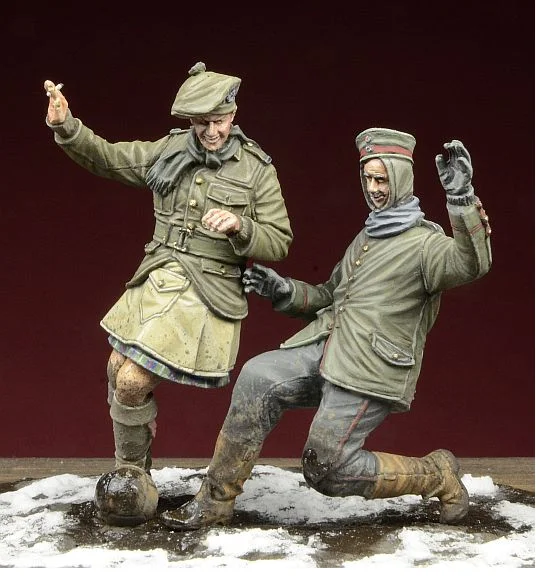 1/35 Resin Figures Model Kits WWII Football Christmas Truce 2 figure  Unassambled Unpainted