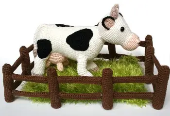 

crochet toys amigurumi cow with fence model number 0962
