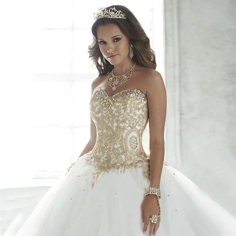 vestido de 15 anos dourado com branco