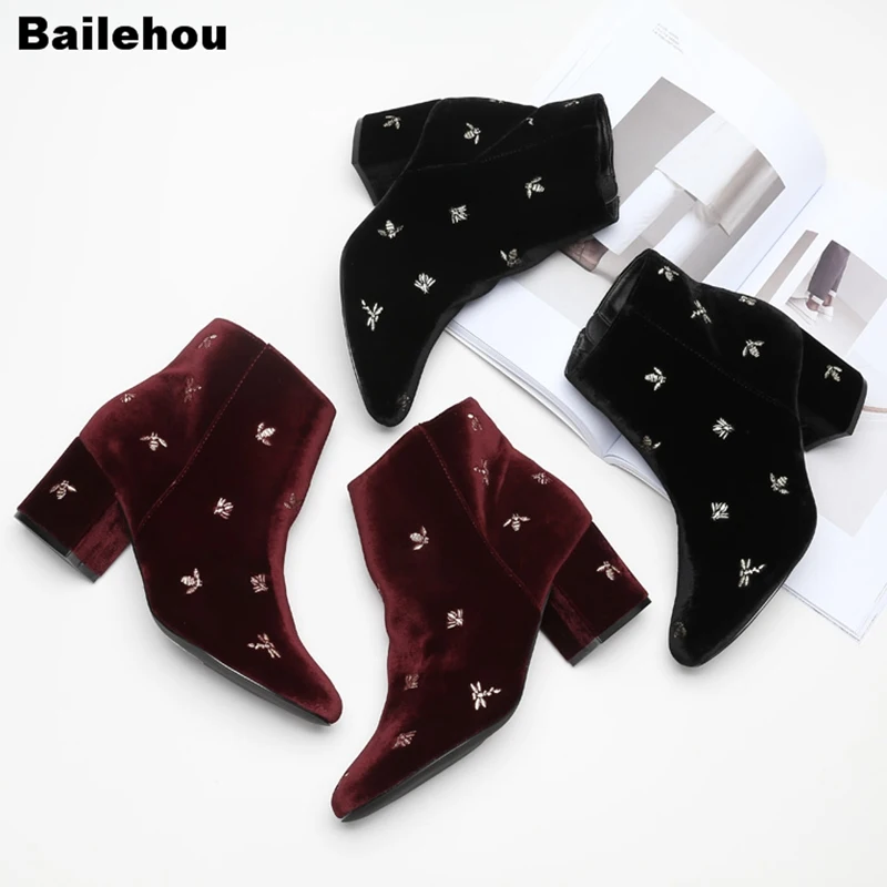 Online Botas De tobillo De Mujer botas cortas De tacón medio De marca De terciopelo bordado De abeja botas De calidad alta zapato De invierno De Mujer