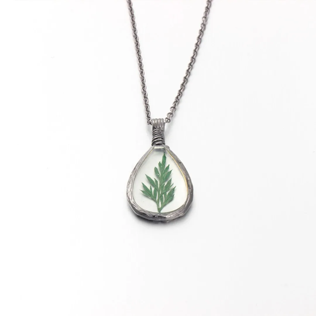 Handmade Boho Transparent Resin Green Plant Leaves Necklace Vintage Round Water Drop Pendant Necklace For Women