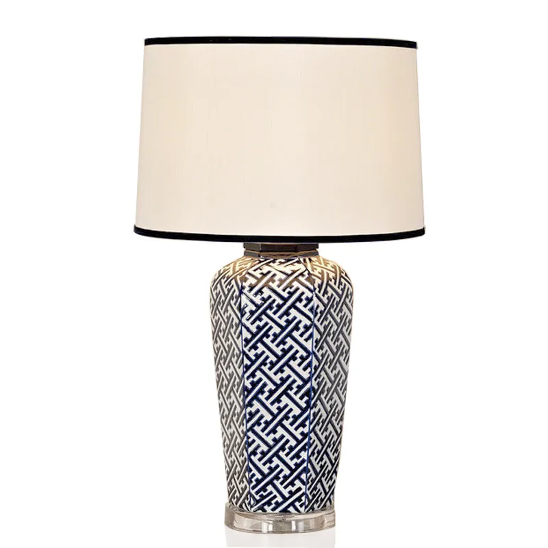 

American Country Luxurious Blue And White Ceramic Fabric Table Lamp for Foyer Bed Room Apartment Decor Porcelain Desk Light 1875