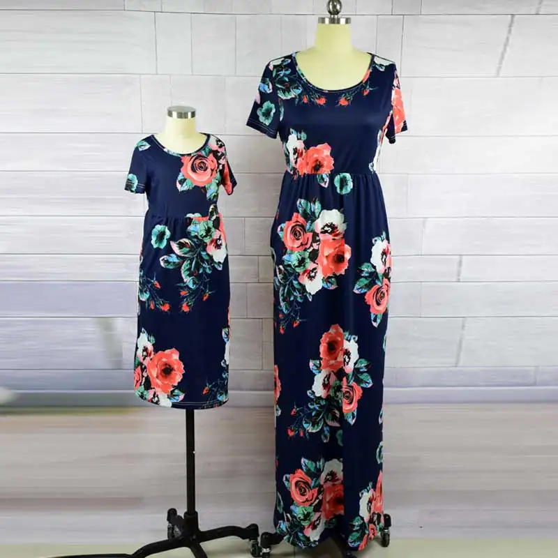 4 цвета; платья для мамы и дочки; повседневная одежда с короткими рукавами для мамы и дочки; Семейные комплекты с цветочным принтом; saias mama