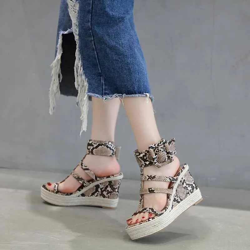 

Women Sandals Gladiator Peep Toe Buckle Design Roman Sandals Women Flat Shoes Summer Beach Ladies Shoes Sandals