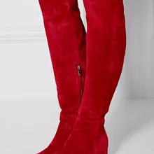 Женские зимние сапоги на плоской подошве; красные замшевые сапоги выше колена; обтягивающие высокие сапоги с круглым носком на толстом каблуке; эластичные высокие сапоги с боковой молнией