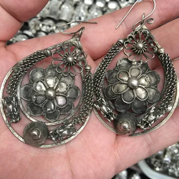 

charming china Miao silver carving tribal earrings Free shipping