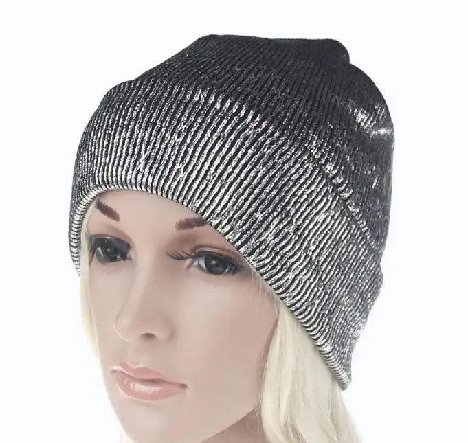 серебристая шапка zara. шапка серебристая женская. шапка блестящая женская. серебряная шапка. шапка серая блестящая женская.