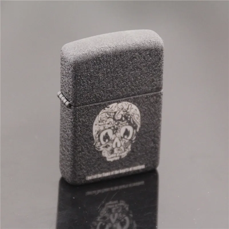 

Creative retro cigarette lighter super strong wear-resistant non-fading lighter snowflake bronze embossed kerosene lighter
