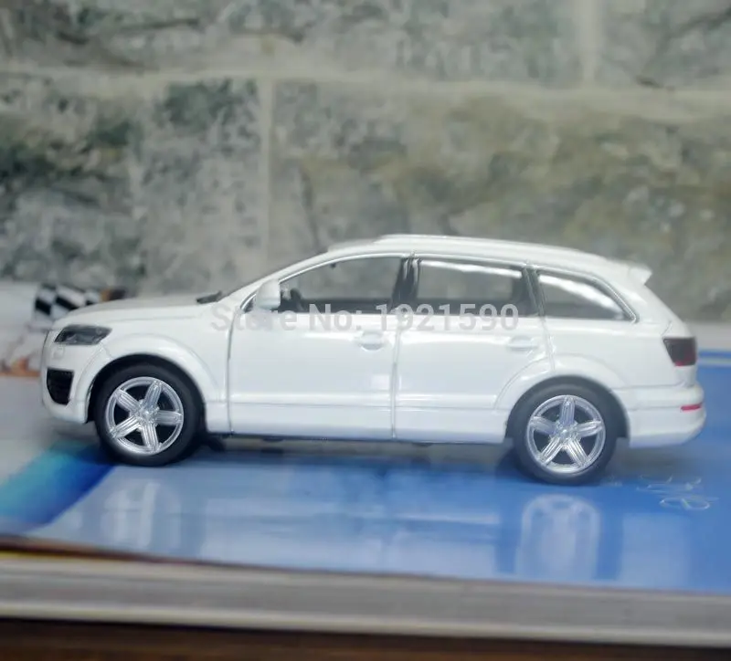 UNI 1/36 масштаб оттягивающийся автомобиль игрушки Германия Audi Q7 SUV литая модель металлическая модель автомобиля игрушка для коллекции/подарка/детей