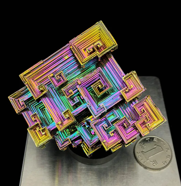 Кристаллы висмута бисмута би металл кристалл Радуга яркий минеральный образец