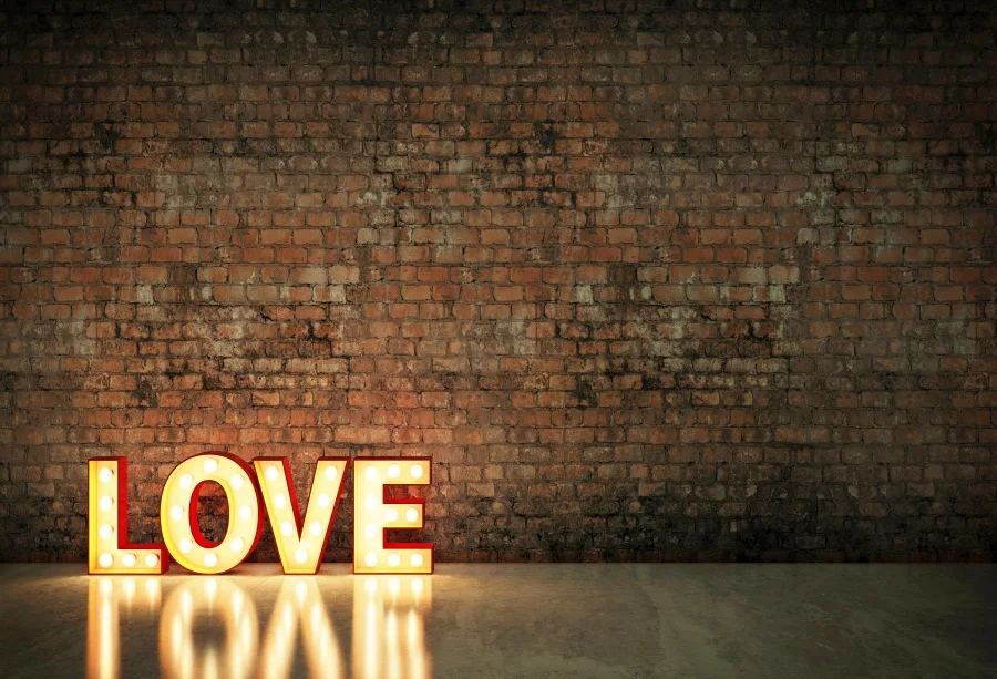 

Laeacco Grunge Brick Wall LOVE Bright Portrait Photography Backgrounds Customized Photographic Backdrops For Photo Studio