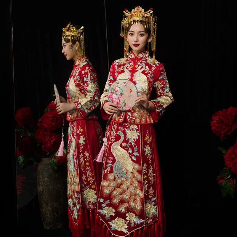 Традиционное китайское свадебное платье Cheongsam со стразами и павлином вышивка