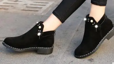 

2018 new rivet Martin boots short tube low heel suede thick with non-slip boots.