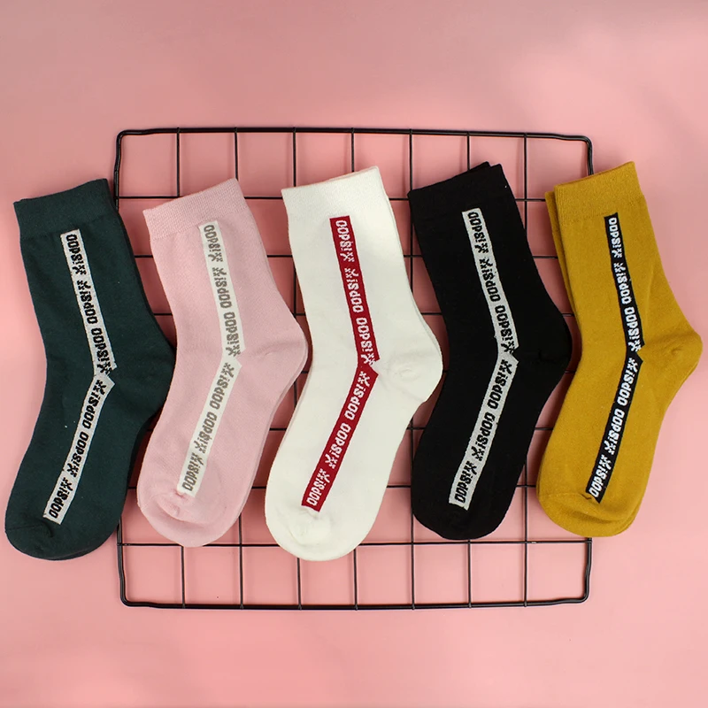 

5 Pairs Letter Patterned Cool Cotton Women Short Socks Women Skateboard Harajuku Short Socks Solid Sporty Style Sox Hot New