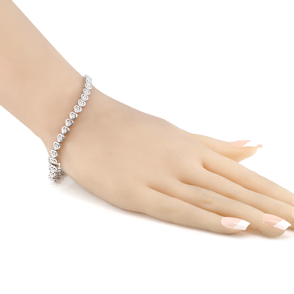 7 inch bracelet on wrist