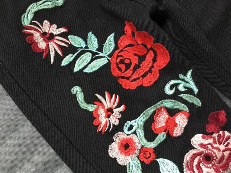 LMCAVASUN Plus Size Rose Embroidery Black Women Jeans 2017 Spring Vintage Straight Loose Denim Pants Trouses Mom Jeans