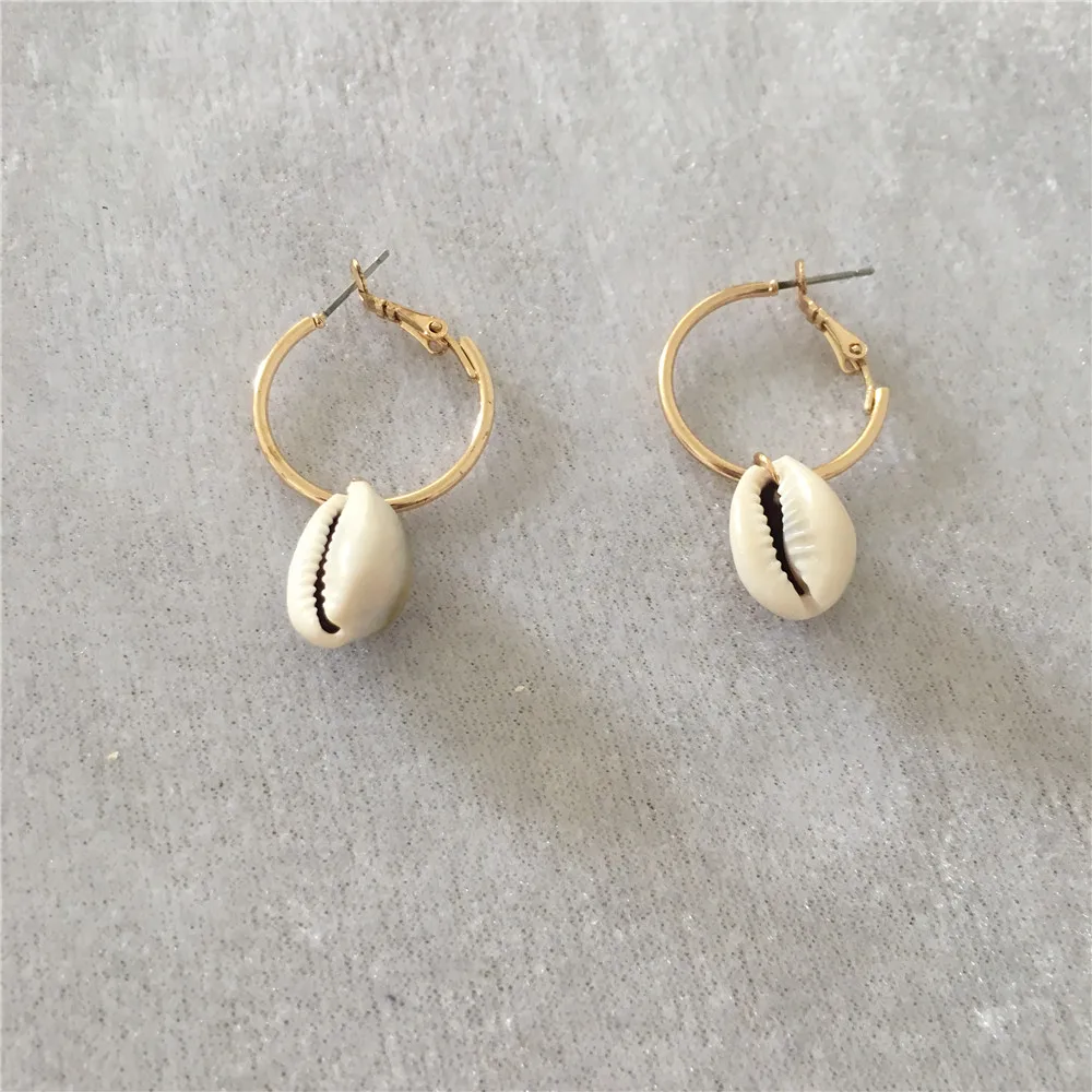 

FASHION JEWELRY CASUAL GOLD COLOR PLATING WITH NATURAL SHELL CHARM HOOP EARRINGS