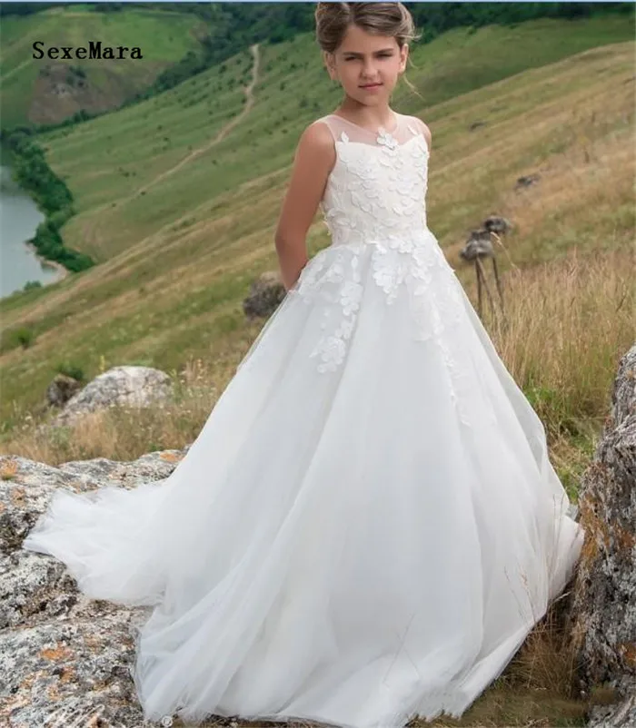 

White Tulle First Communion Gowns For Princess Sheer Jewel Neck Sleeveless Custom Made Flower Girl Dress with Button Appliques