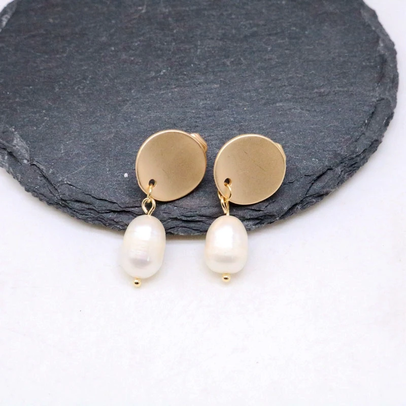 

Free Shipping Cute Fresh Water Pearl Charm Earring