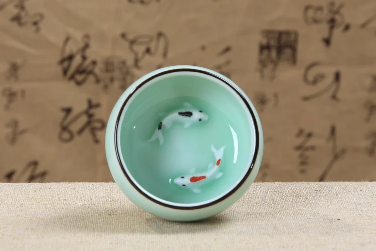 Декоративно-прикладное искусство керамики чашек Longquan celadon цветная чашка с карпом